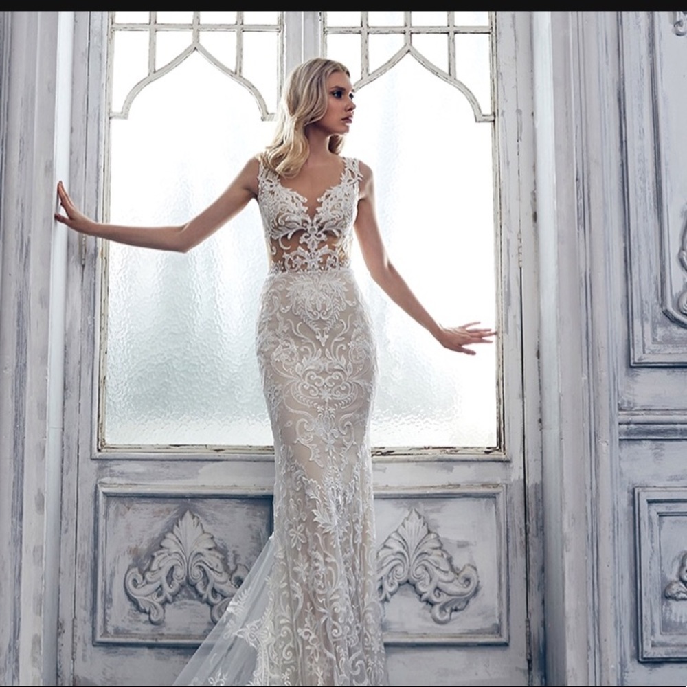 Style:  Rebecca 17115 from Calla Blanche